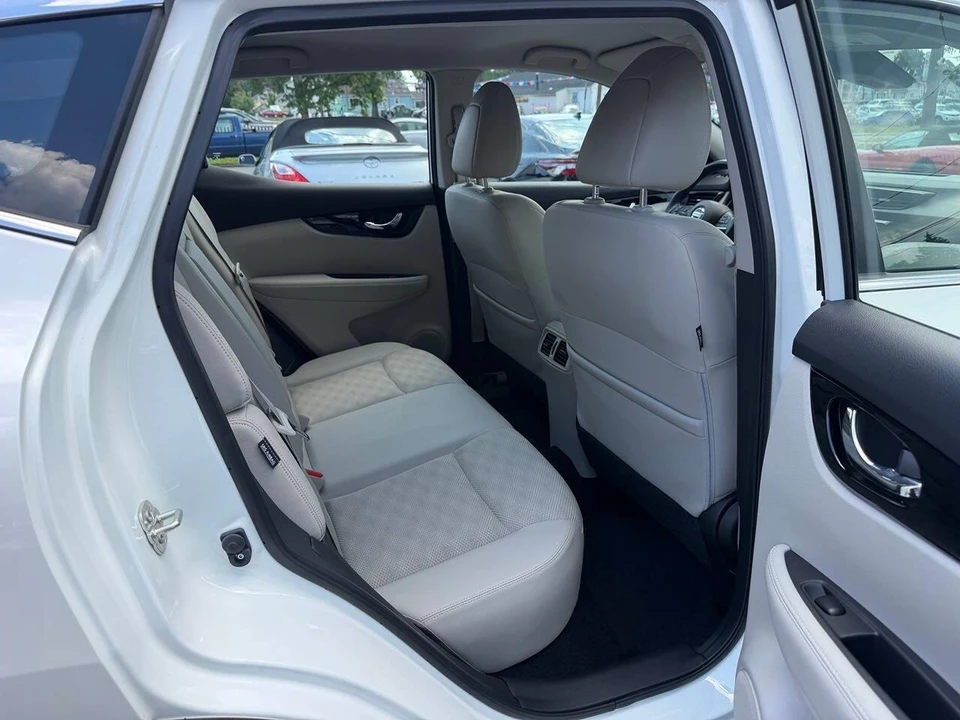 2022 Nissan Rogue - Image 20 of 28