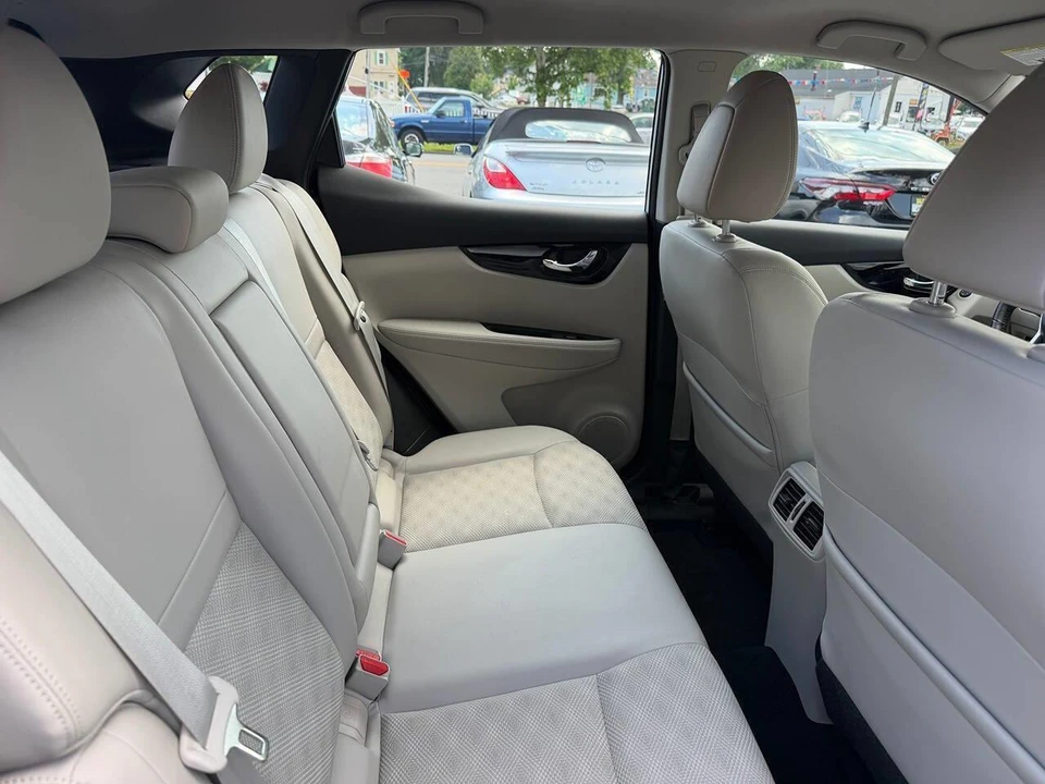 2022 Nissan Rogue - Image 21 of 28