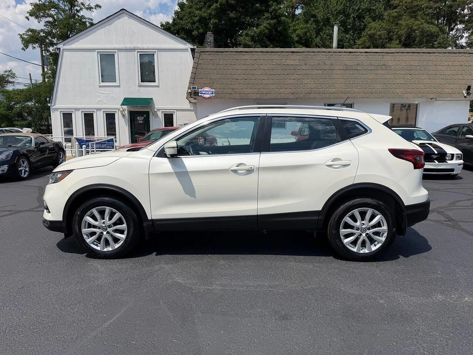 2022 Nissan Rogue - Image 24 of 28