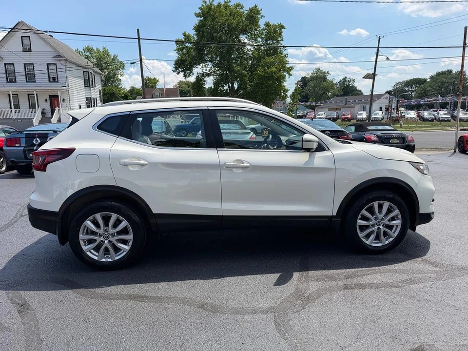 2022 Nissan Rogue - Image 25 of 28