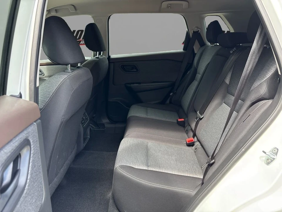 2022 Nissan Rogue - Image 10 of 12
