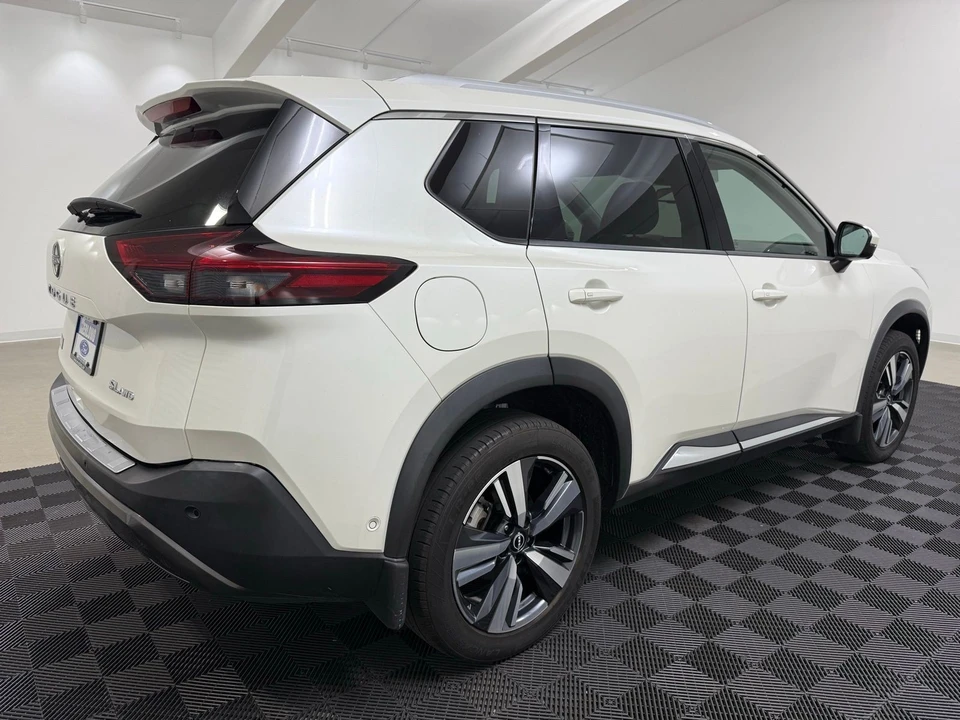 2022 Nissan Rogue - Image 8 of 31