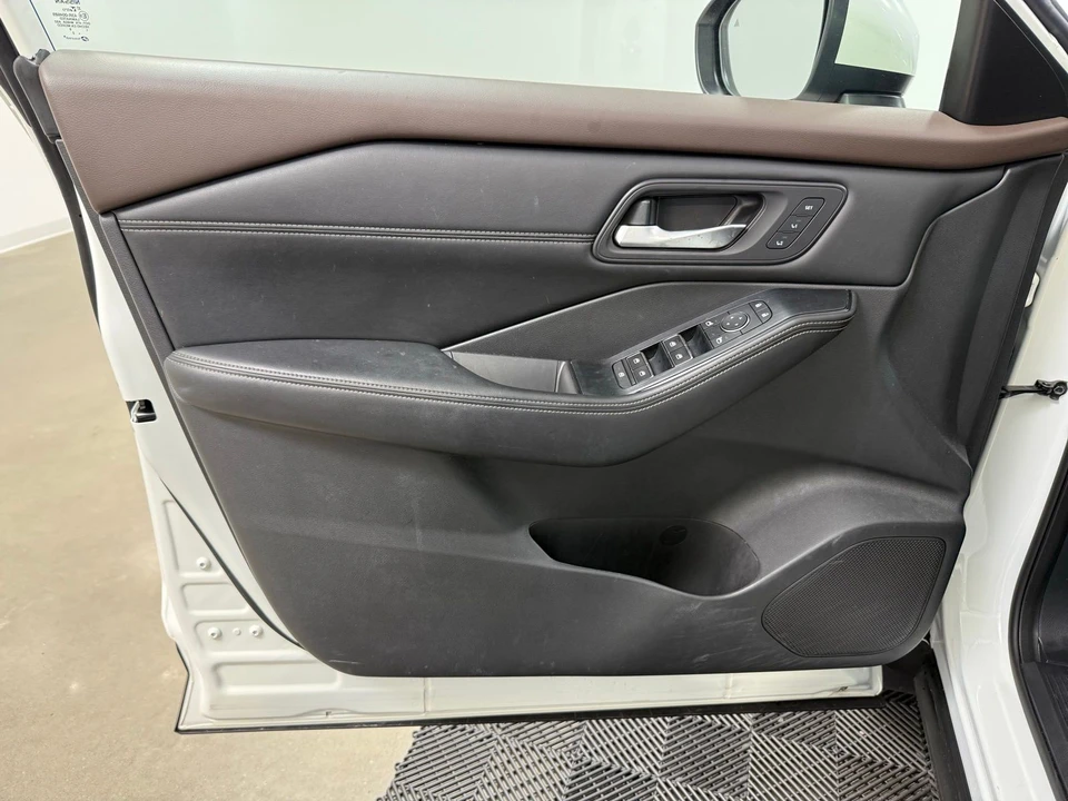 2022 Nissan Rogue - Image 14 of 31