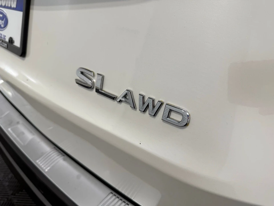 2022 Nissan Rogue - Image 10 of 31