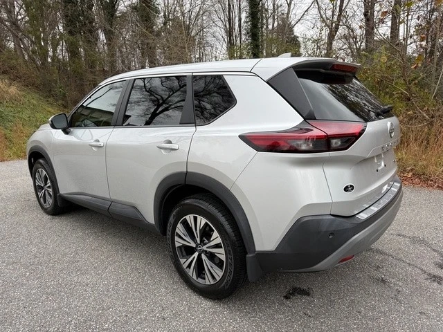 2022 Nissan Rogue - Image 8 of 12