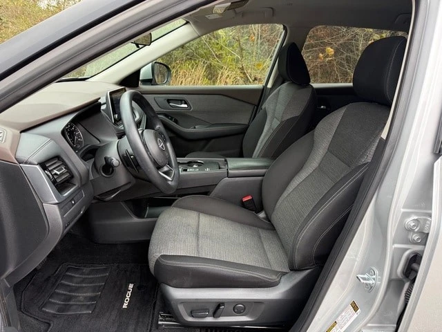 2022 Nissan Rogue - Image 11 of 12