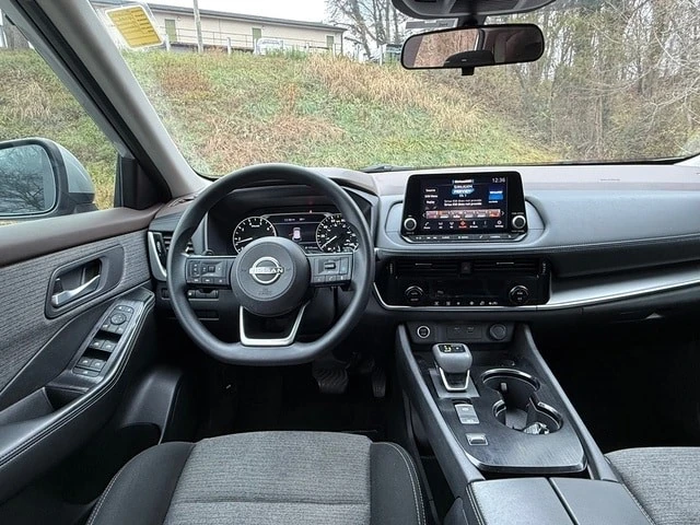 2022 Nissan Rogue - Image 10 of 12