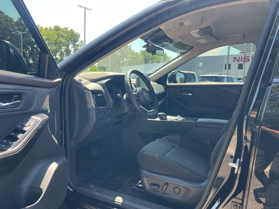 2022 Nissan Rogue - Image 2 of 12