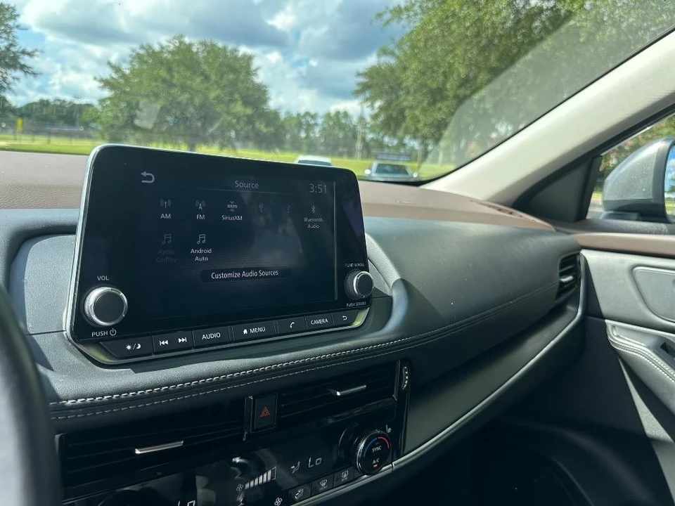2022 Nissan Rogue - Image 10 of 21