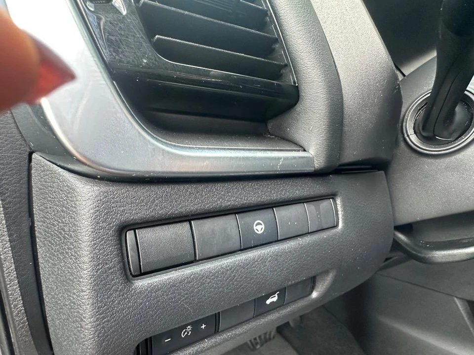 2022 Nissan Rogue - Image 18 of 21