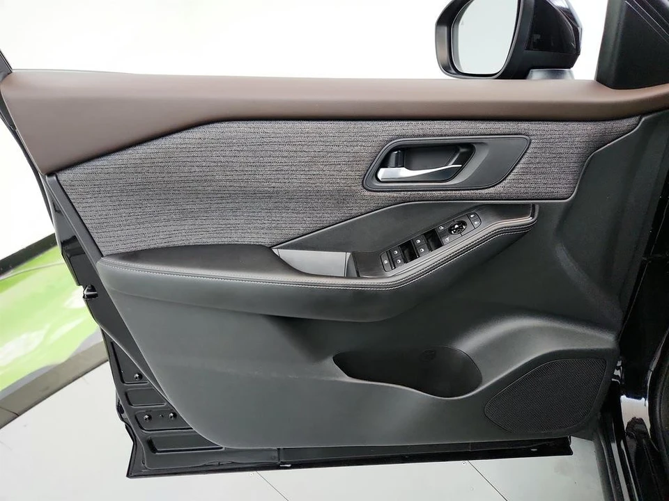 2022 Nissan Rogue - Image 17 of 21