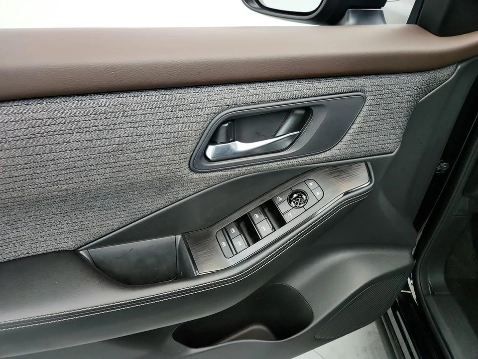 2022 Nissan Rogue - Image 16 of 21