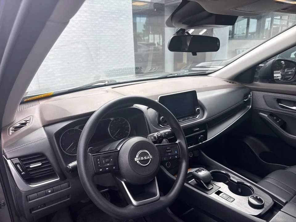 2022 Nissan Rogue - Image 10 of 12