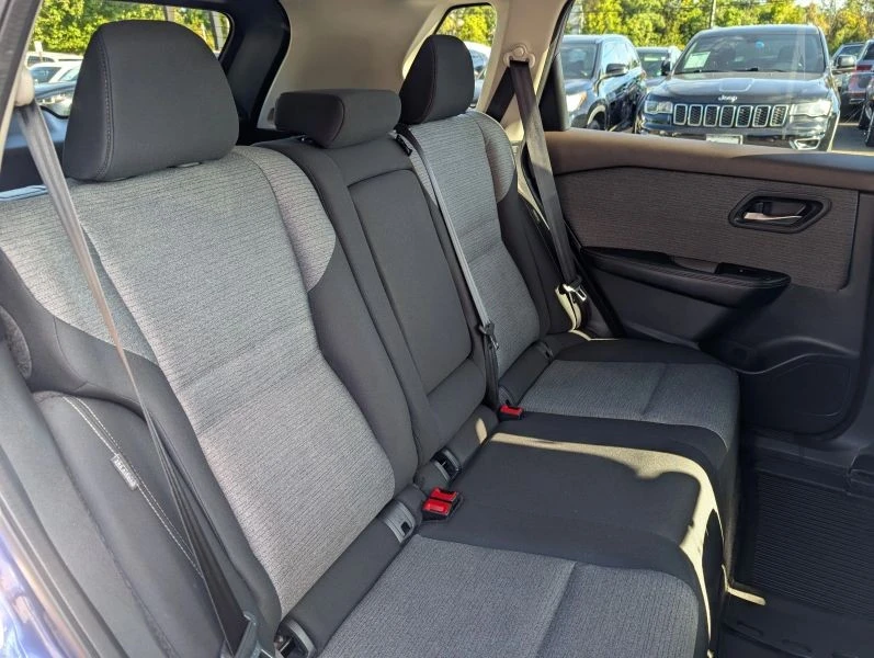 2022 Nissan Rogue - Image 11 of 12