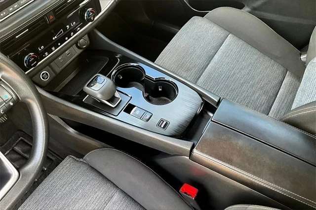 2022 Nissan Rogue - Image 14 of 19