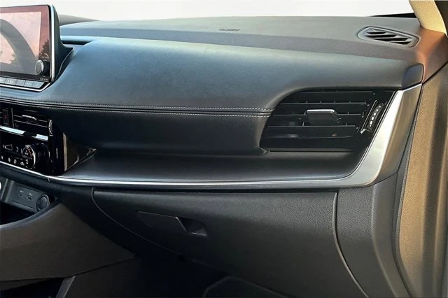 2022 Nissan Rogue - Image 16 of 19