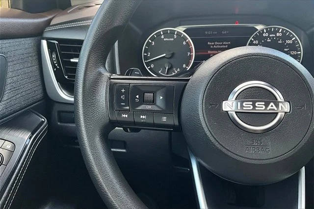 2022 Nissan Rogue - Image 17 of 19