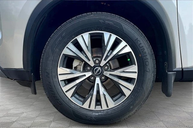 2022 Nissan Rogue - Image 9 of 19