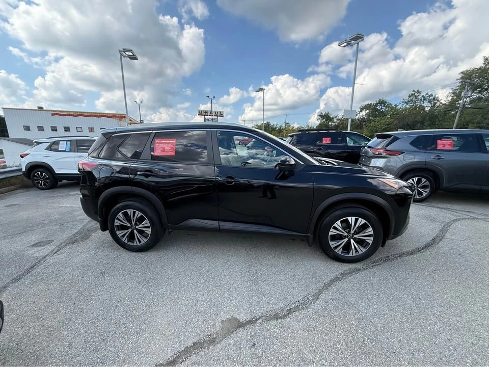 2022 Nissan Rogue - Image 2 of 13