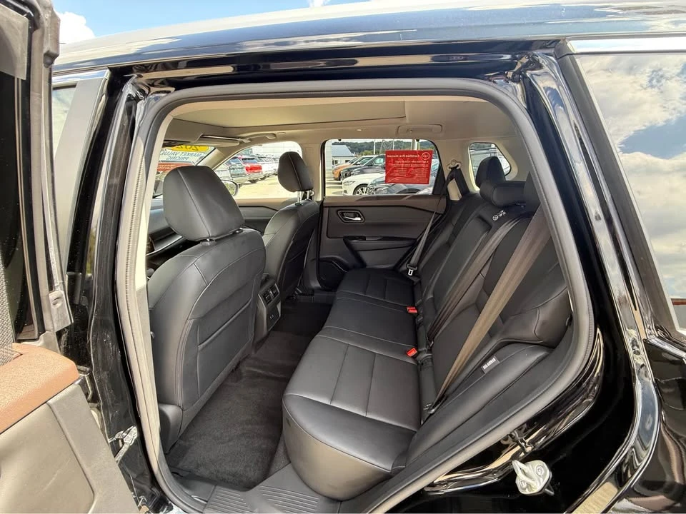 2022 Nissan Rogue - Image 12 of 13
