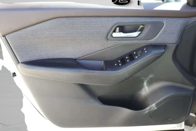 2022 Nissan Rogue - Image 14 of 21