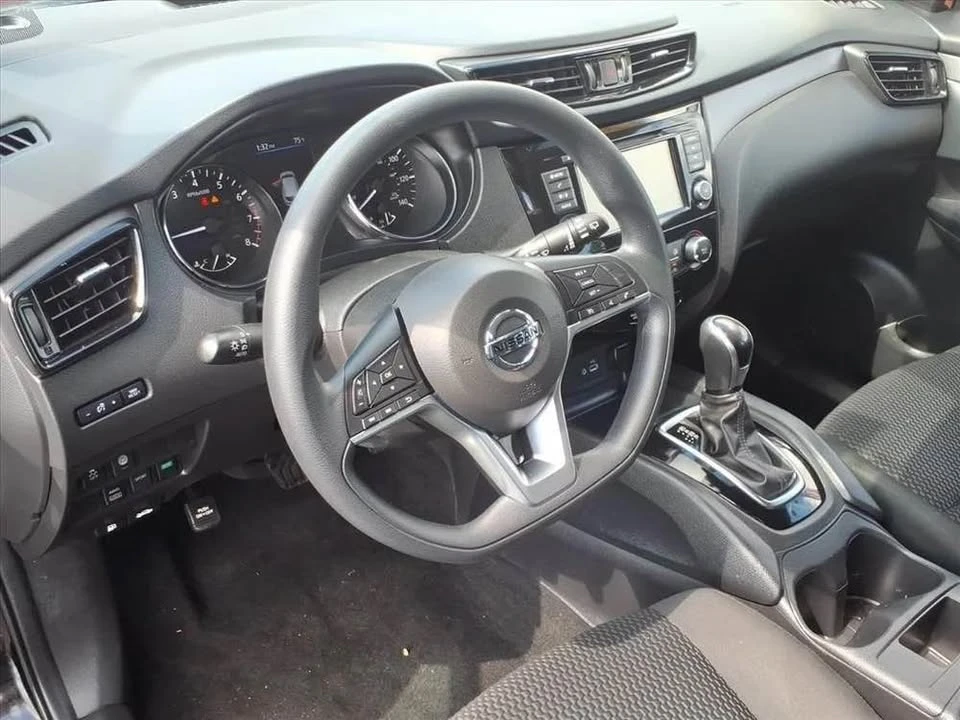2022 Nissan Rogue - Image 13 of 17