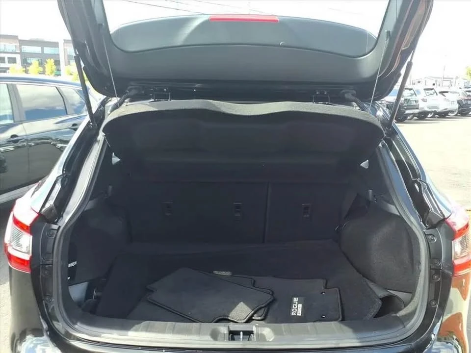 2022 Nissan Rogue - Image 10 of 17