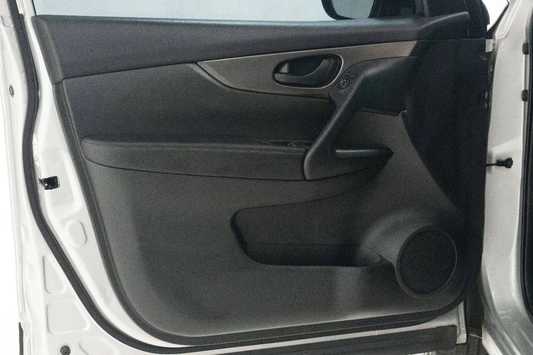 2022 Nissan Rogue - Image 16 of 21