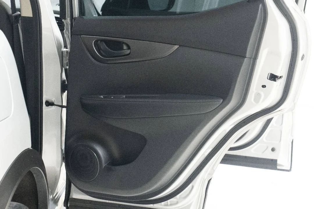 2022 Nissan Rogue - Image 19 of 21