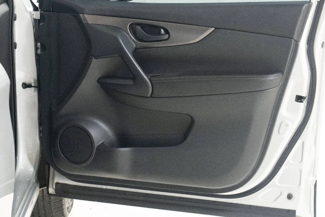 2022 Nissan Rogue - Image 17 of 21