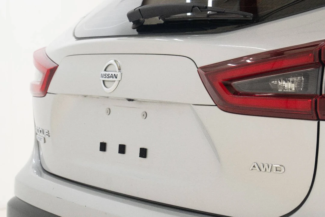 2022 Nissan Rogue - Image 15 of 21