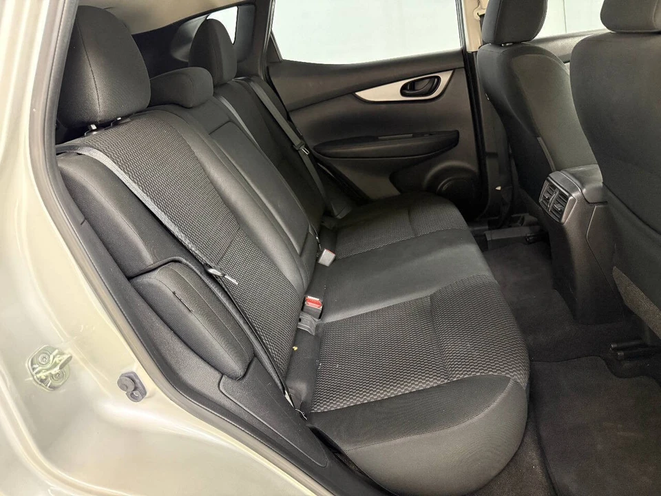 2022 Nissan Rogue - Image 27 of 31