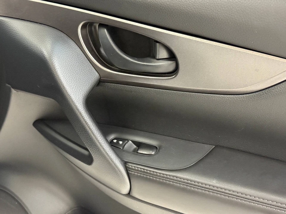 2022 Nissan Rogue - Image 24 of 31