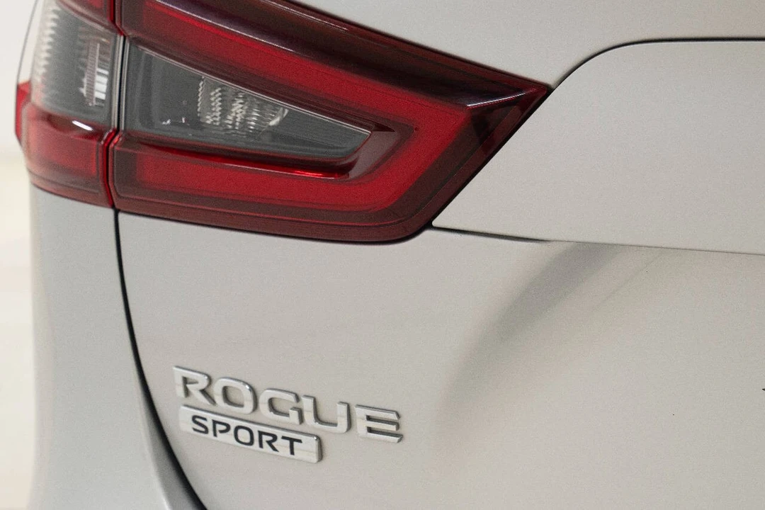 2022 Nissan Rogue - Image 14 of 21