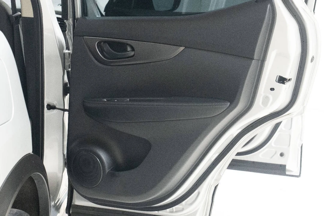 2022 Nissan Rogue - Image 19 of 21