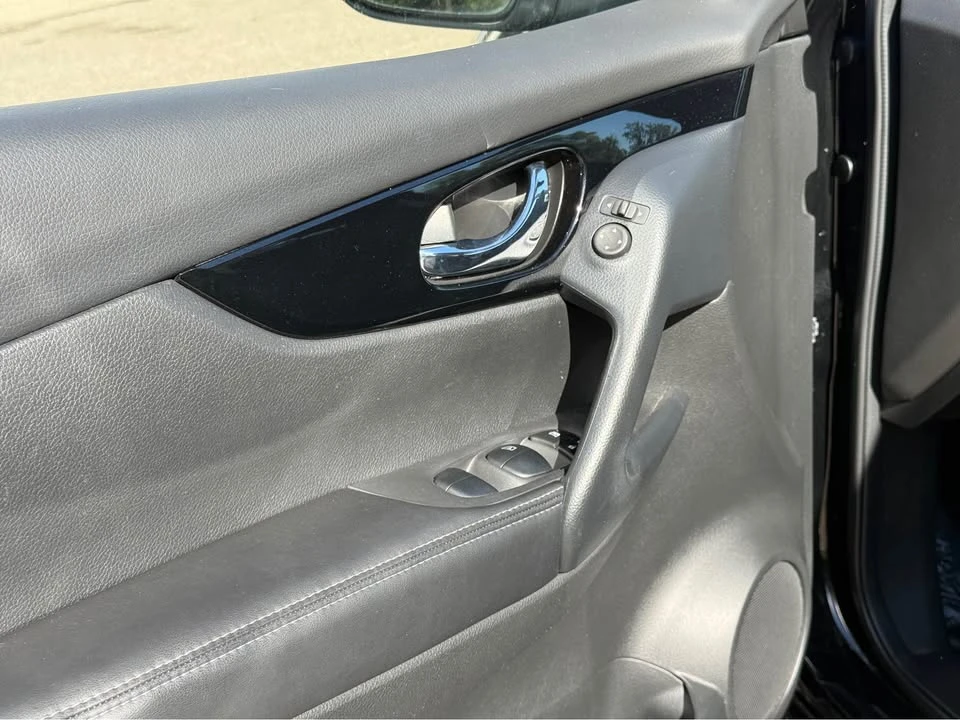 2022 Nissan Rogue - Image 9 of 14