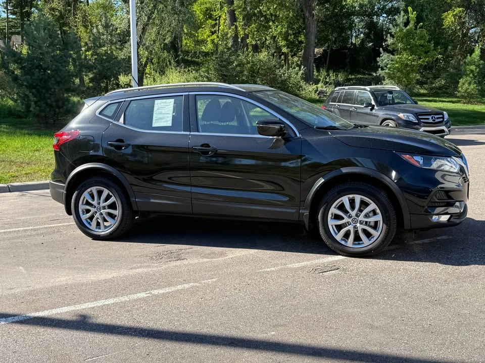 2022 Nissan Rogue - Image 4 of 14