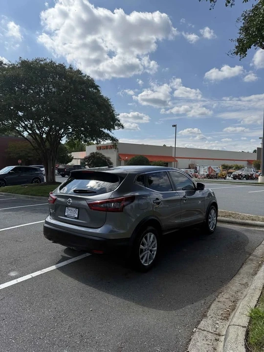 2022 Nissan Rogue - Image 9 of 14