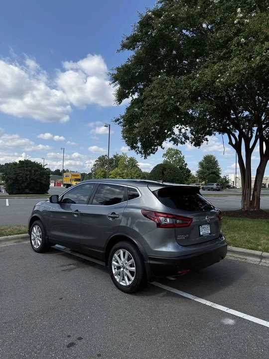 2022 Nissan Rogue - Image 10 of 14