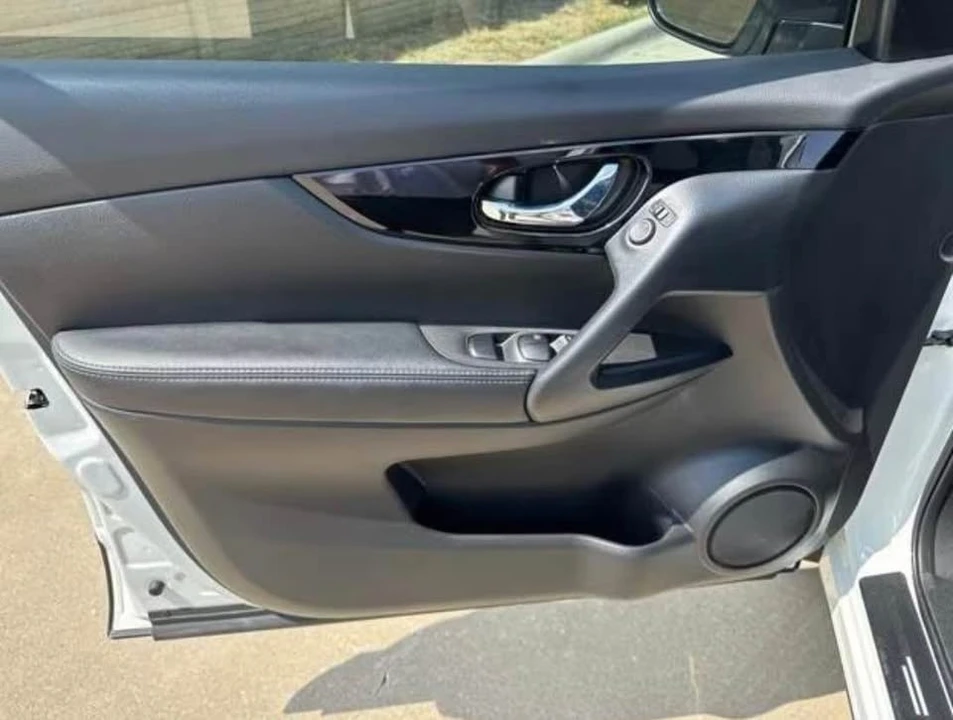 2022 Nissan Rogue - Image 6 of 18