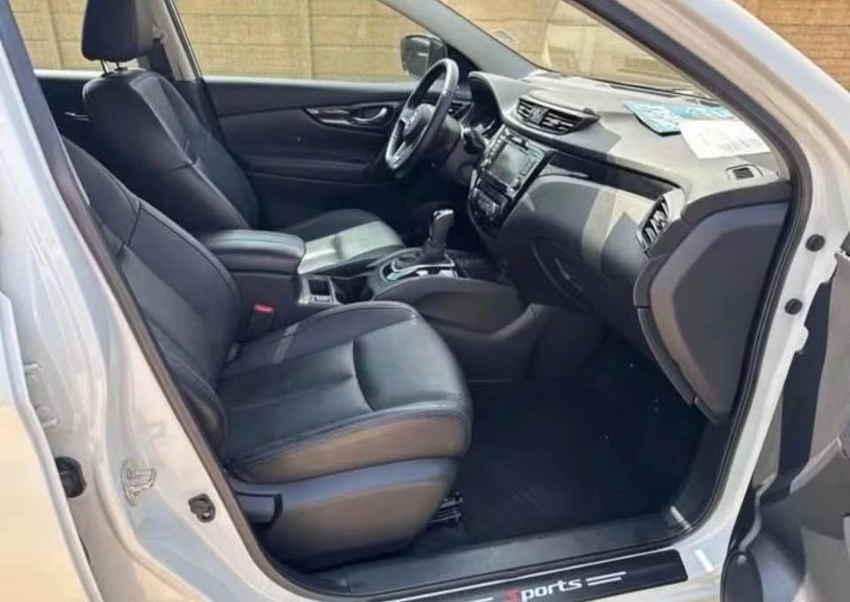 2022 Nissan Rogue - Image 13 of 18
