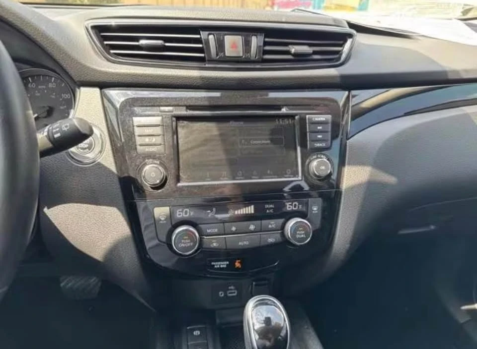 2022 Nissan Rogue - Image 9 of 18