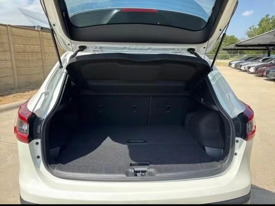 2022 Nissan Rogue - Image 16 of 18