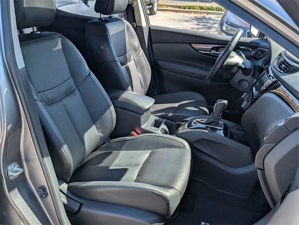 2022 Nissan Rogue - Image 18 of 21