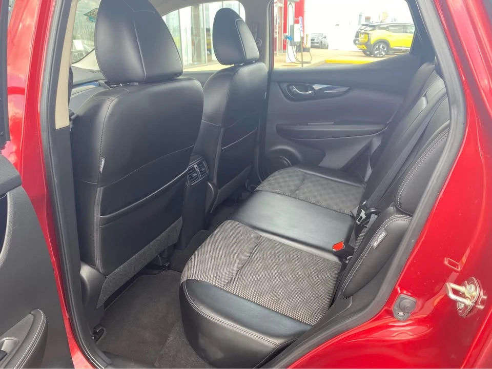 2022 Nissan Rogue - Image 9 of 15