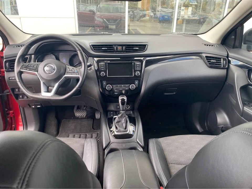 2022 Nissan Rogue - Image 10 of 15