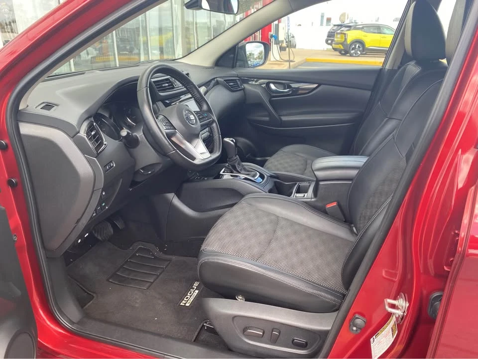 2022 Nissan Rogue - Image 8 of 15