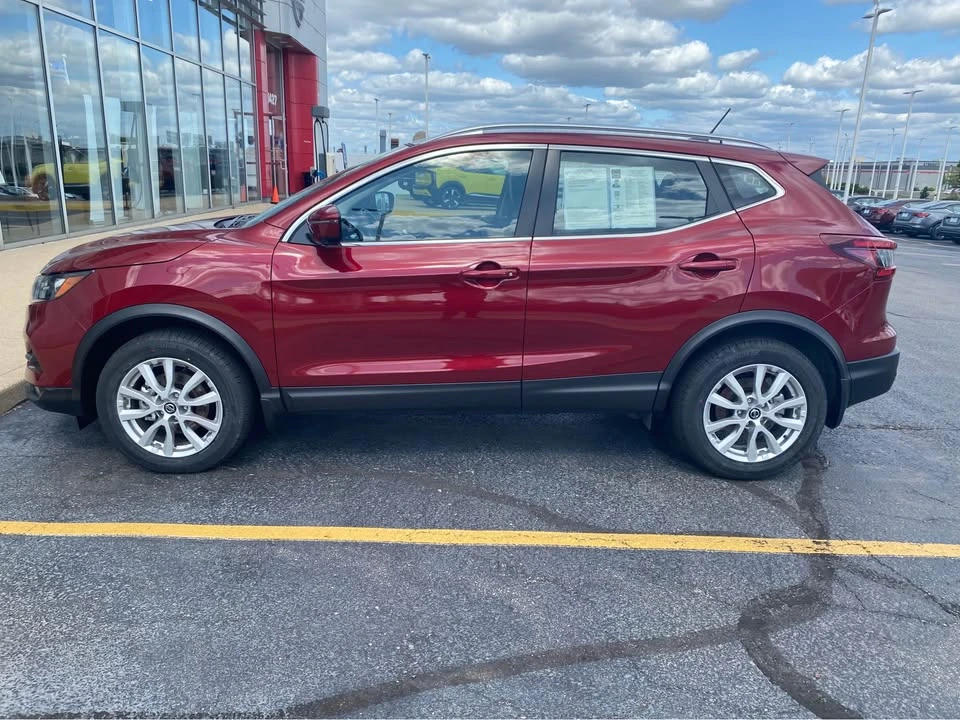 2022 Nissan Rogue - Image 2 of 15