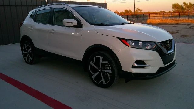 2022 Nissan Rogue - Image 11 of 21