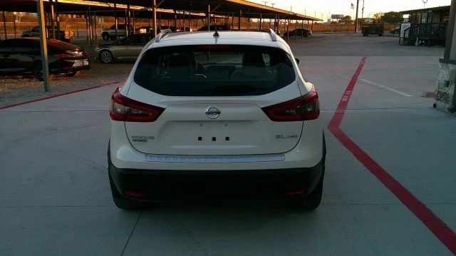 2022 Nissan Rogue - Image 8 of 21